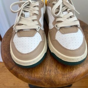 oncept phoenix new with box -size 7.5